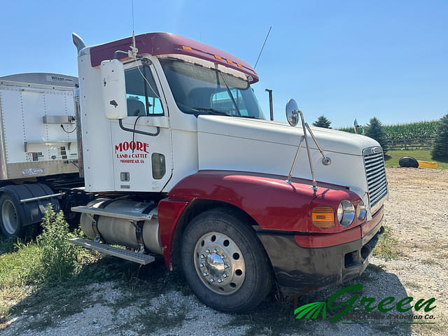 Image of Freightliner Century Class equipment image 2