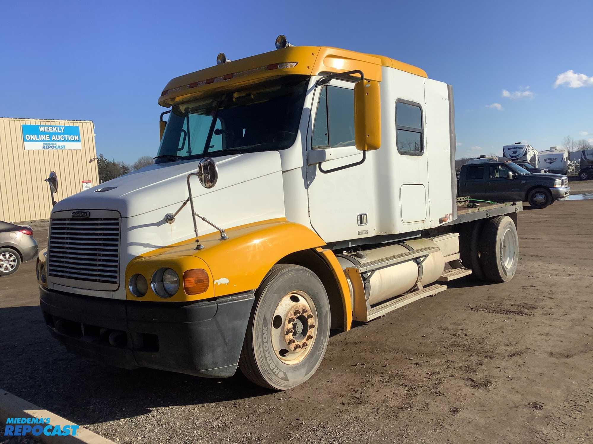 Main image Freightliner Century Class