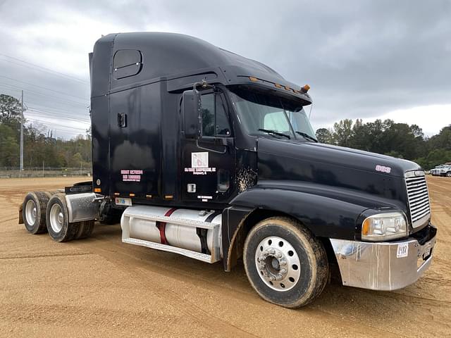 Image of Freightliner Century equipment image 3