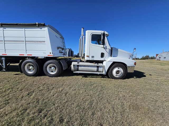 Image of Freightliner Century equipment image 3