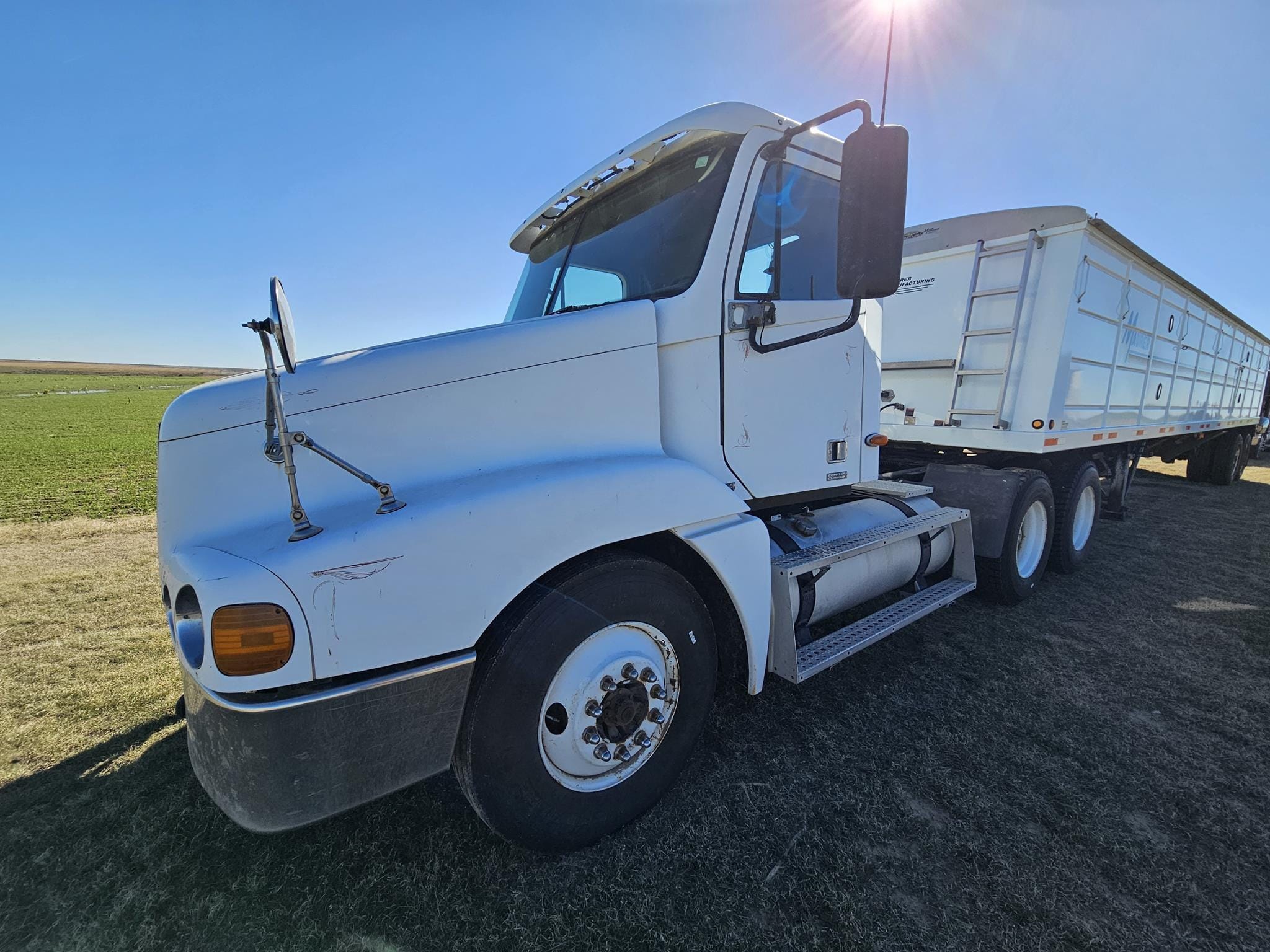 2000 Freightliner Century Equipment Image0