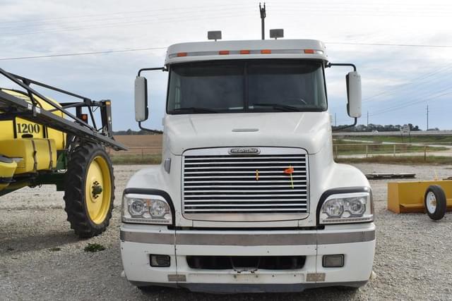 Image of Freightliner Century equipment image 2