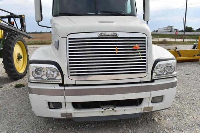 Image of Freightliner Century equipment image 4
