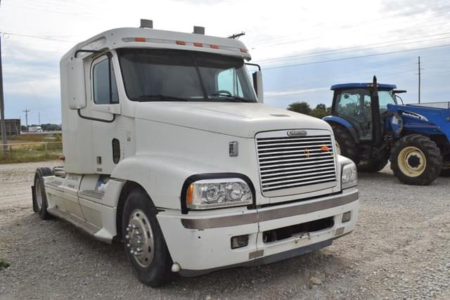 Image of Freightliner Century equipment image 3