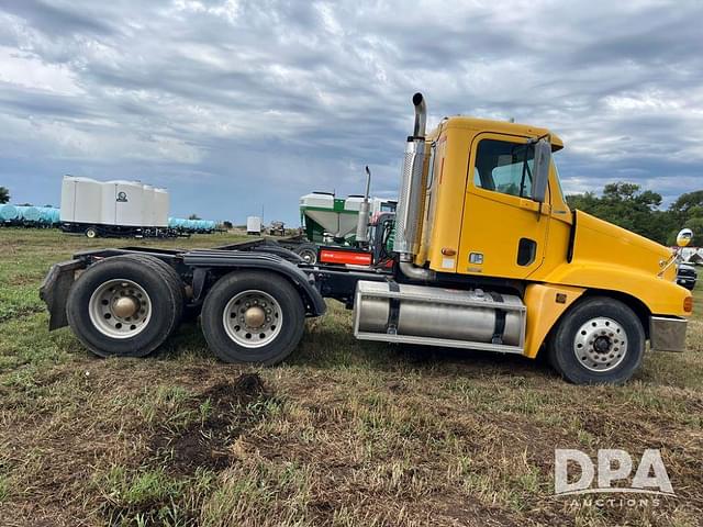 Image of Freightliner Century equipment image 3