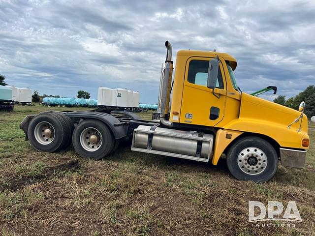 Image of Freightliner Century equipment image 2