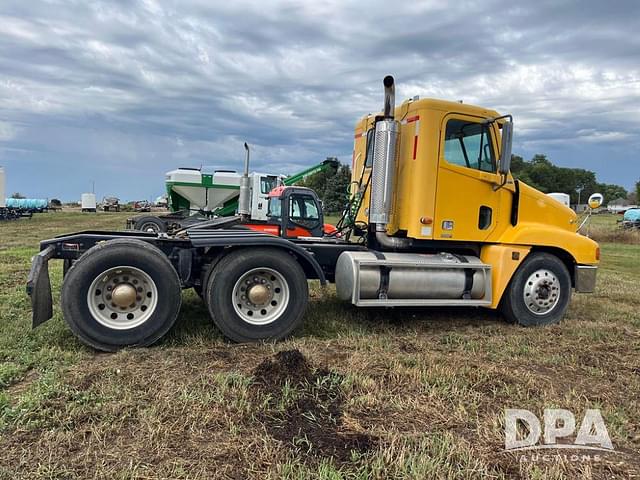 Image of Freightliner Century equipment image 4