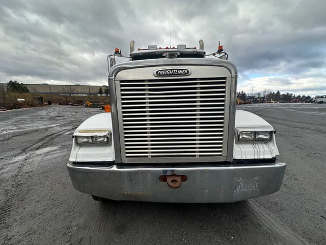 Image of Freightliner FLD120 Classic equipment image 1