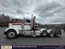 2000 Freightliner FLD120 Classic Image