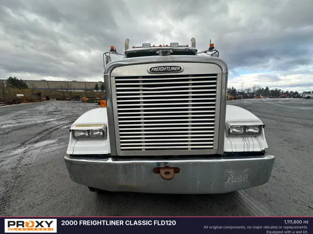 Image of Freightliner FLD120 Classic equipment image 1