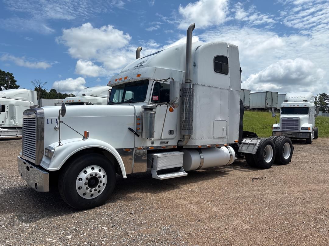 Image of Freightliner Classic Primary image