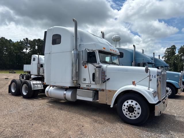 Image of Freightliner Classic equipment image 1