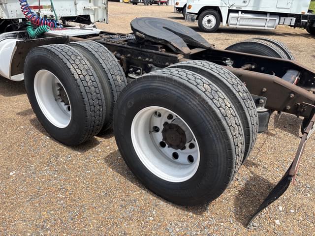 Image of Freightliner Classic equipment image 4