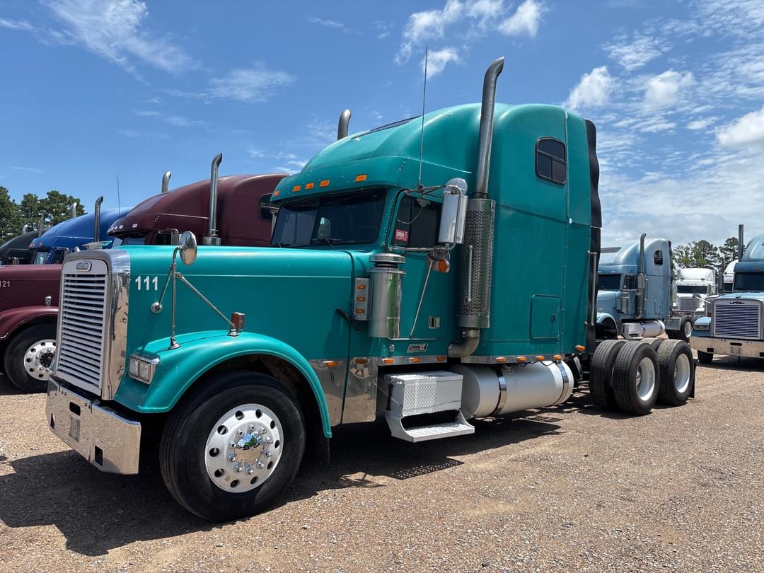 Image of Freightliner Classic Primary image