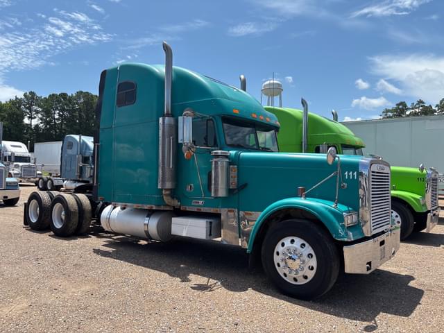 Image of Freightliner Classic equipment image 1