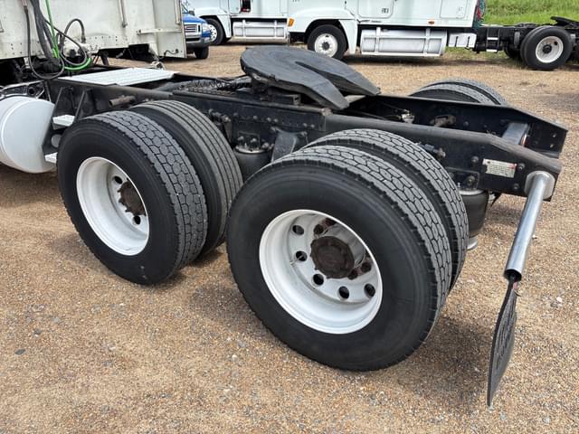 Image of Freightliner Classic equipment image 4