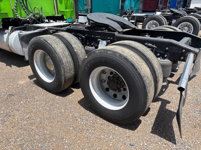 Image of Freightliner Classic equipment image 4