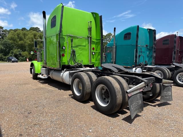 Image of Freightliner Classic equipment image 3