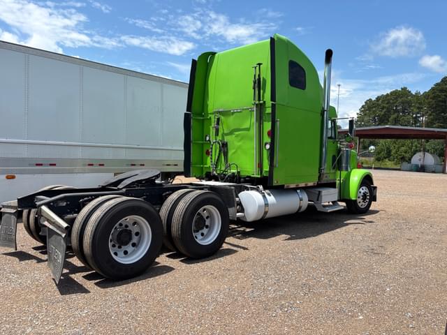 Image of Freightliner Classic equipment image 2
