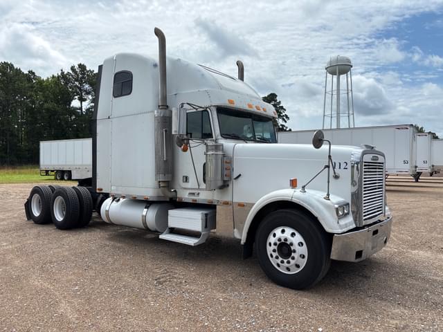 Image of Freightliner Classic equipment image 1