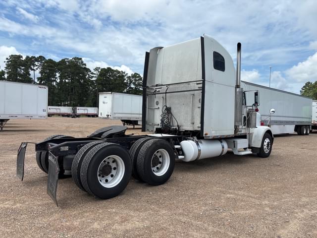Image of Freightliner Classic equipment image 2