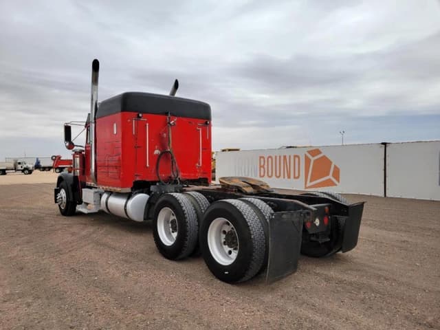 Image of Freightliner Classic XL equipment image 2