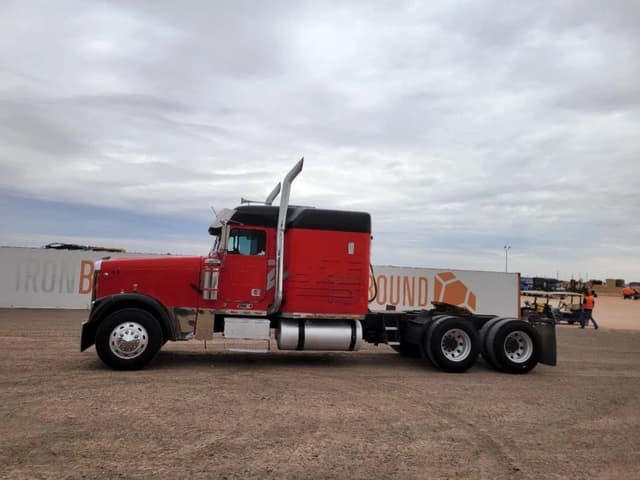 Image of Freightliner Classic XL equipment image 1