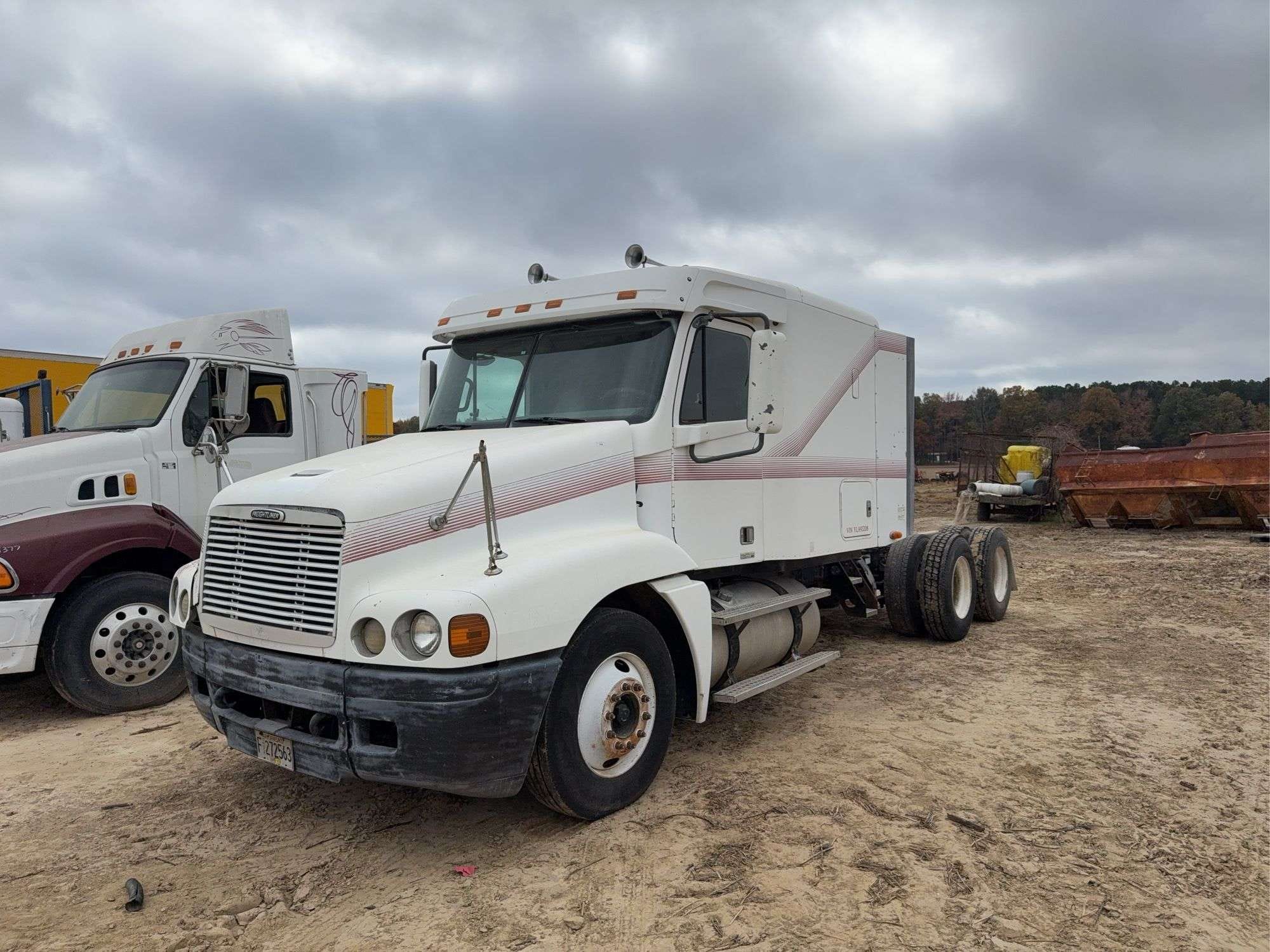 2000 Freightliner Columbia Equipment Image0