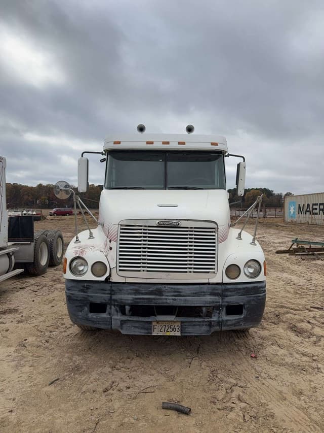 Image of Freightliner Columbia equipment image 1