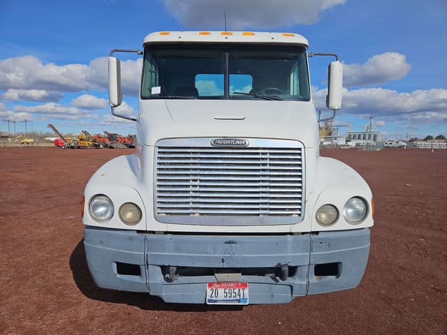 Image of Freightliner Day Cab Truck equipment image 3