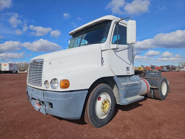 Image of Freightliner Day Cab Truck equipment image 2