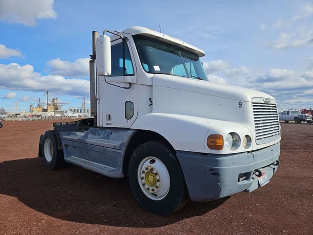 Image of Freightliner Day Cab Truck equipment image 4