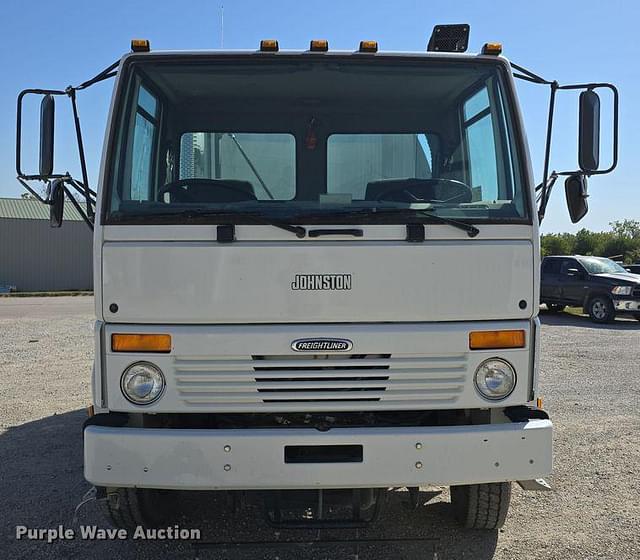 Image of Freightliner FC70 equipment image 1