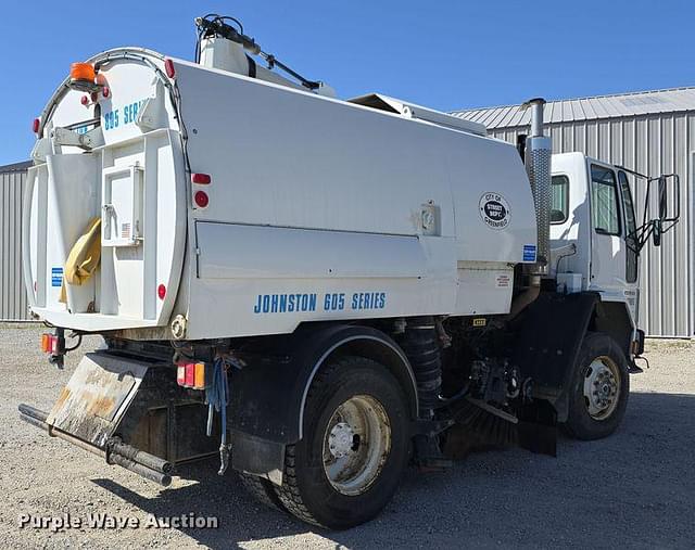 Image of Freightliner FC70 equipment image 4