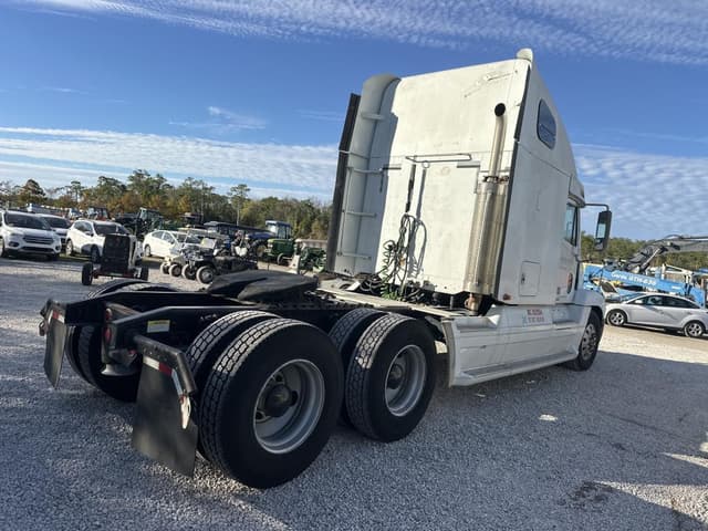 Image of Freightliner FL106 equipment image 3