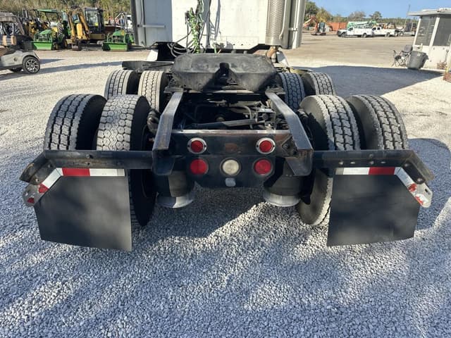 Image of Freightliner FL106 equipment image 2