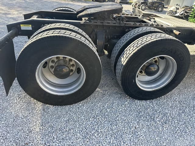 Image of Freightliner FL106 equipment image 4