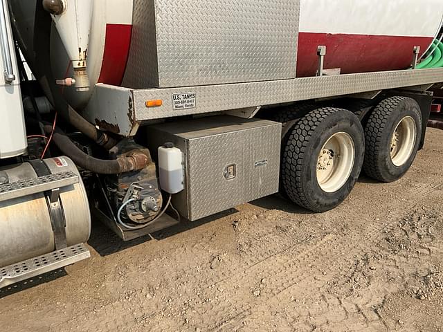 Image of Freightliner FL112 equipment image 3