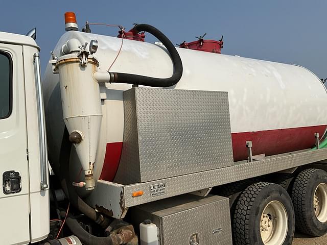 Image of Freightliner FL112 equipment image 2