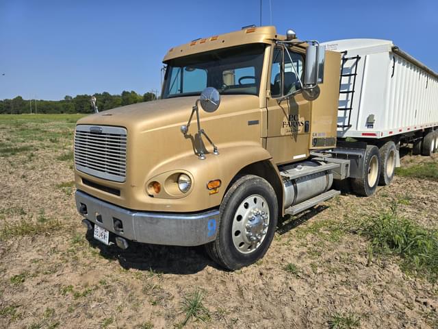 Image of Freightliner FL112 equipment image 2