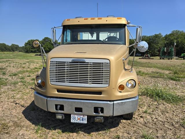 Image of Freightliner FL112 equipment image 3