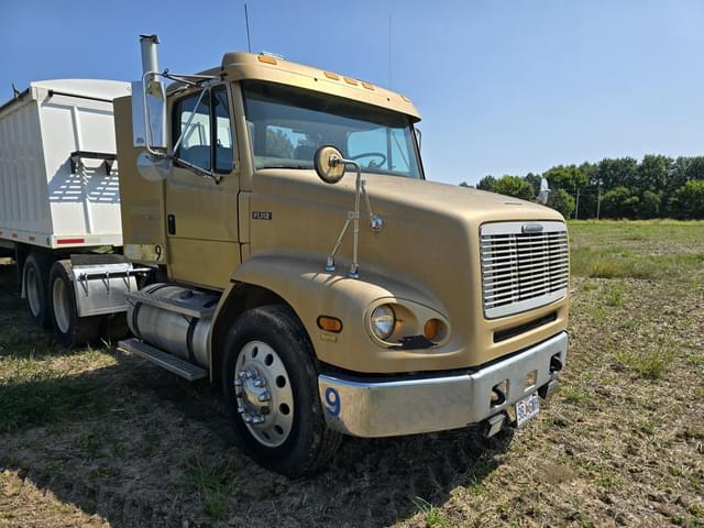 Image of Freightliner FL112 equipment image 4