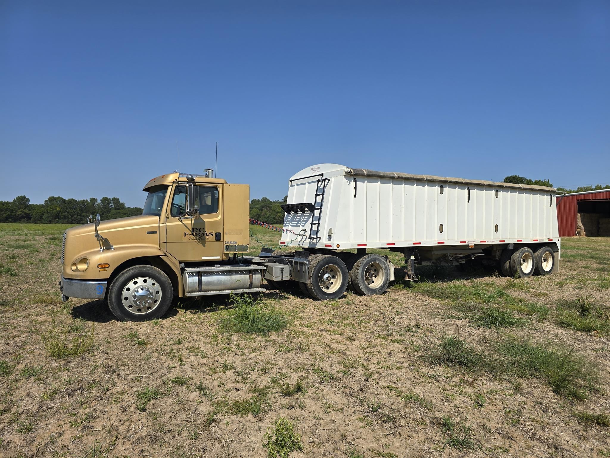 2000 Freightliner FL112 Equipment Image0