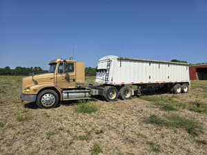 2000 Freightliner FL112 Image