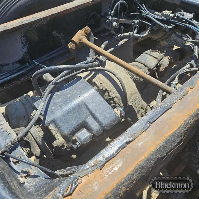 Image of Freightliner FL112 equipment image 4