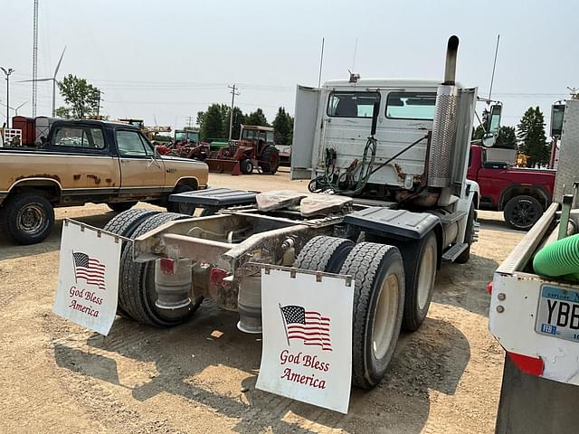 Image of Freightliner FL112 equipment image 4