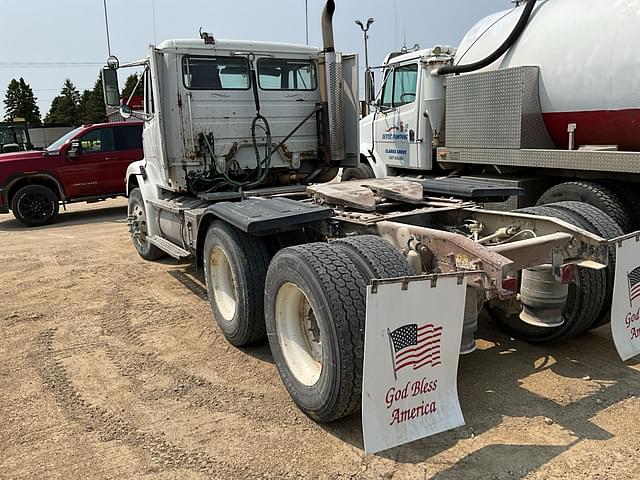 Image of Freightliner FL112 equipment image 3