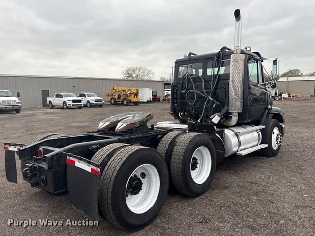 Image of Freightliner FL112 equipment image 4