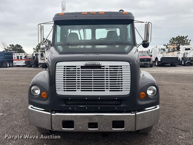Image of Freightliner FL112 equipment image 1