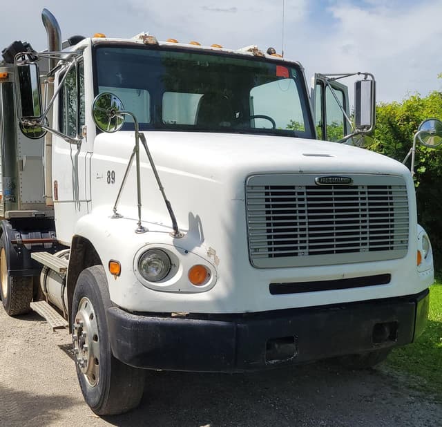 Image of Freightliner FL112 equipment image 1